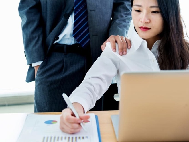 Nhay mat, nhin goi tinh chua the cau thanh hanh vi quay roi tinh duc hinh anh