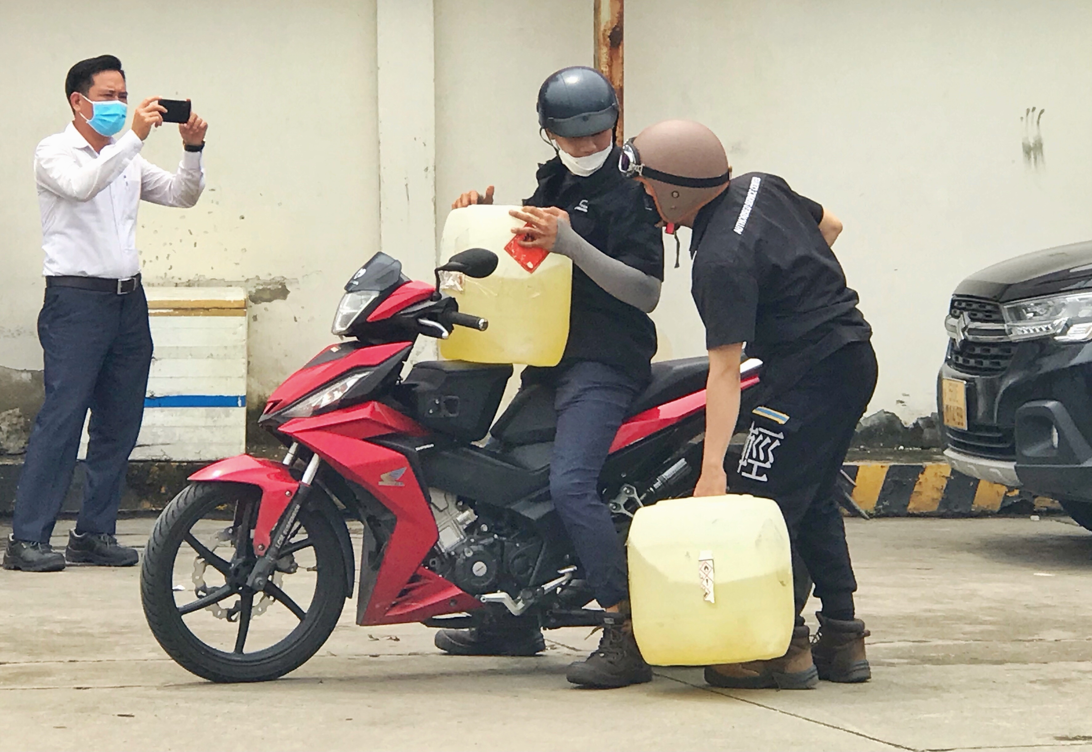 Hiem nguy tu nhung chiec can tich tru xang hinh anh