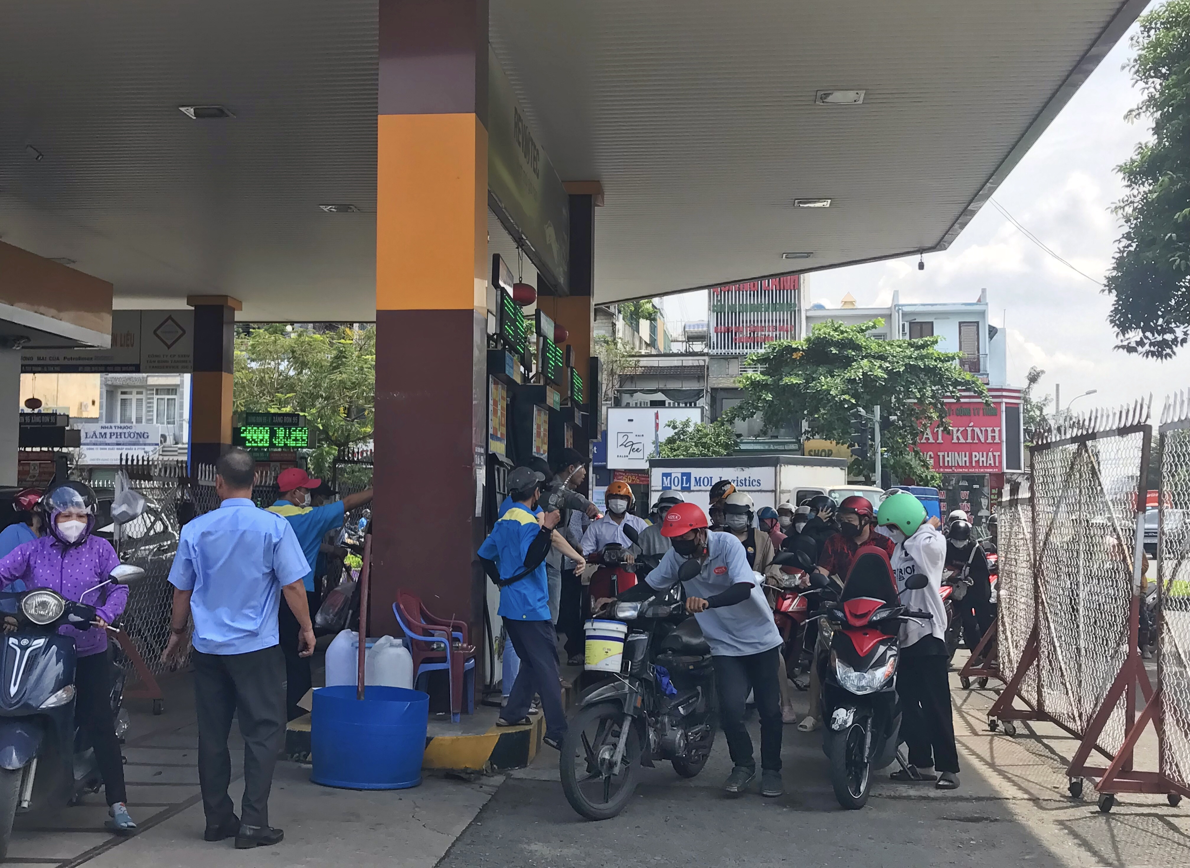 tram xang TP.HCM anh 1