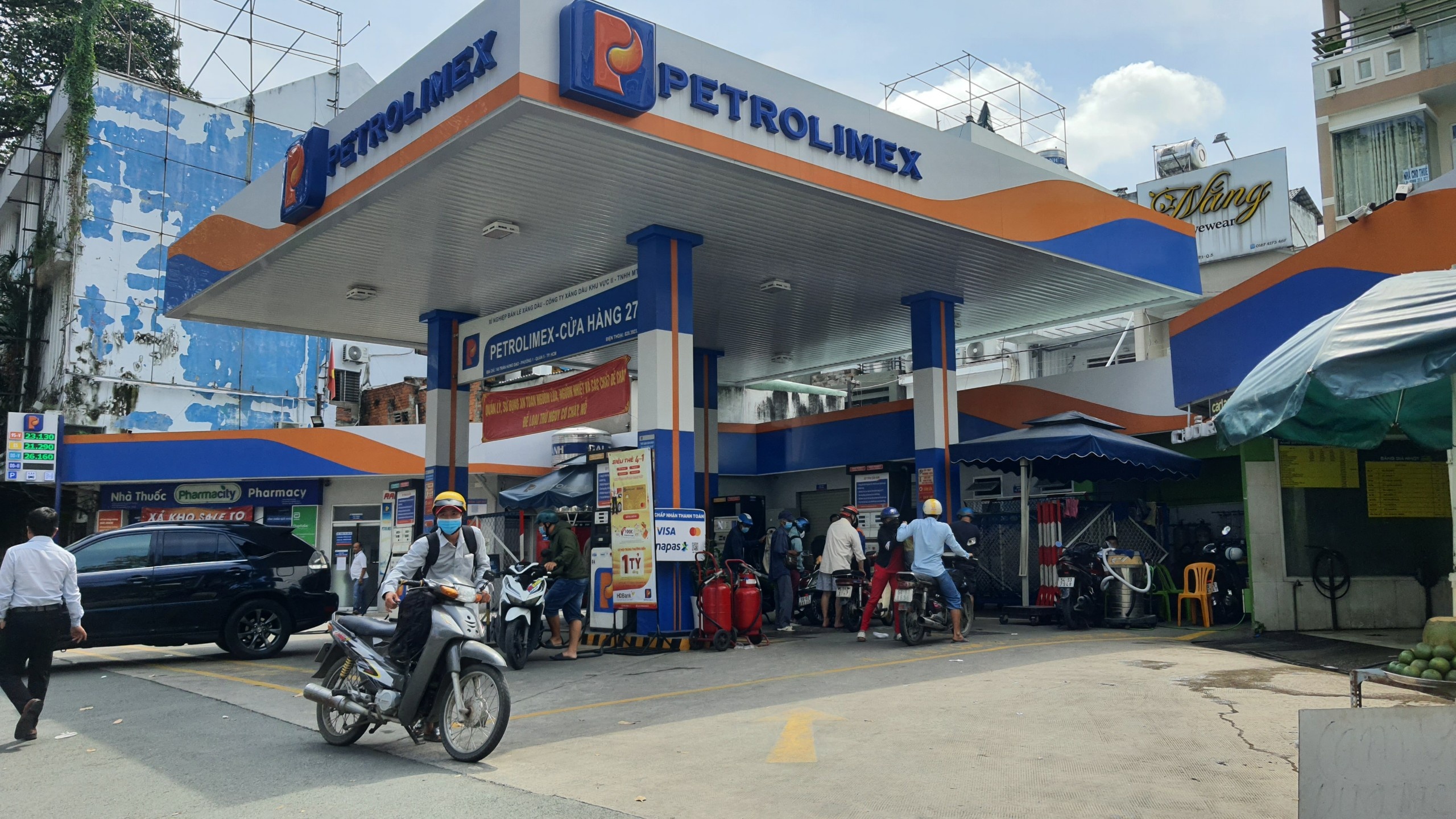 tram xang TP.HCM anh 2