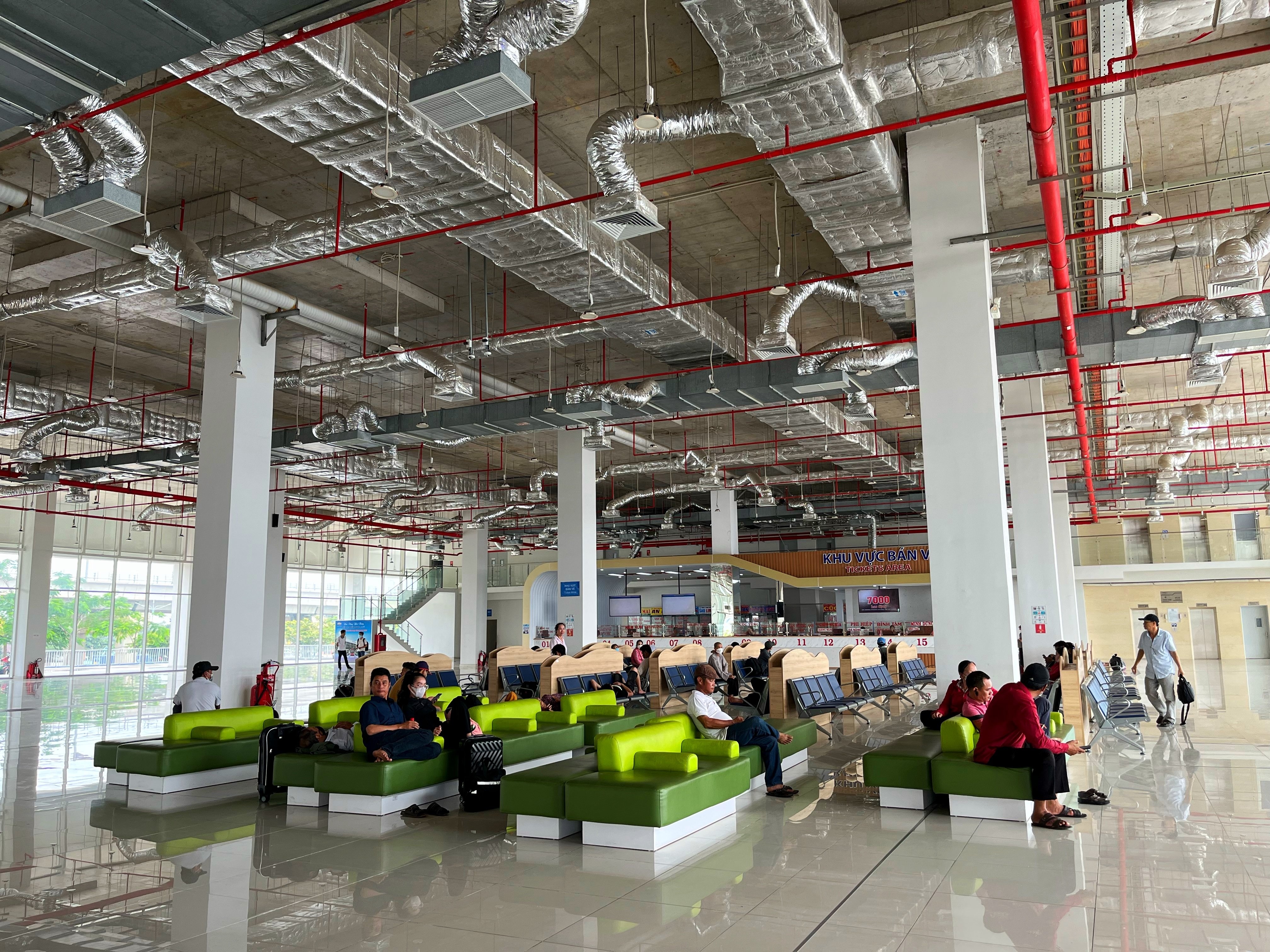 ben xe Mien Dong moi anh 1