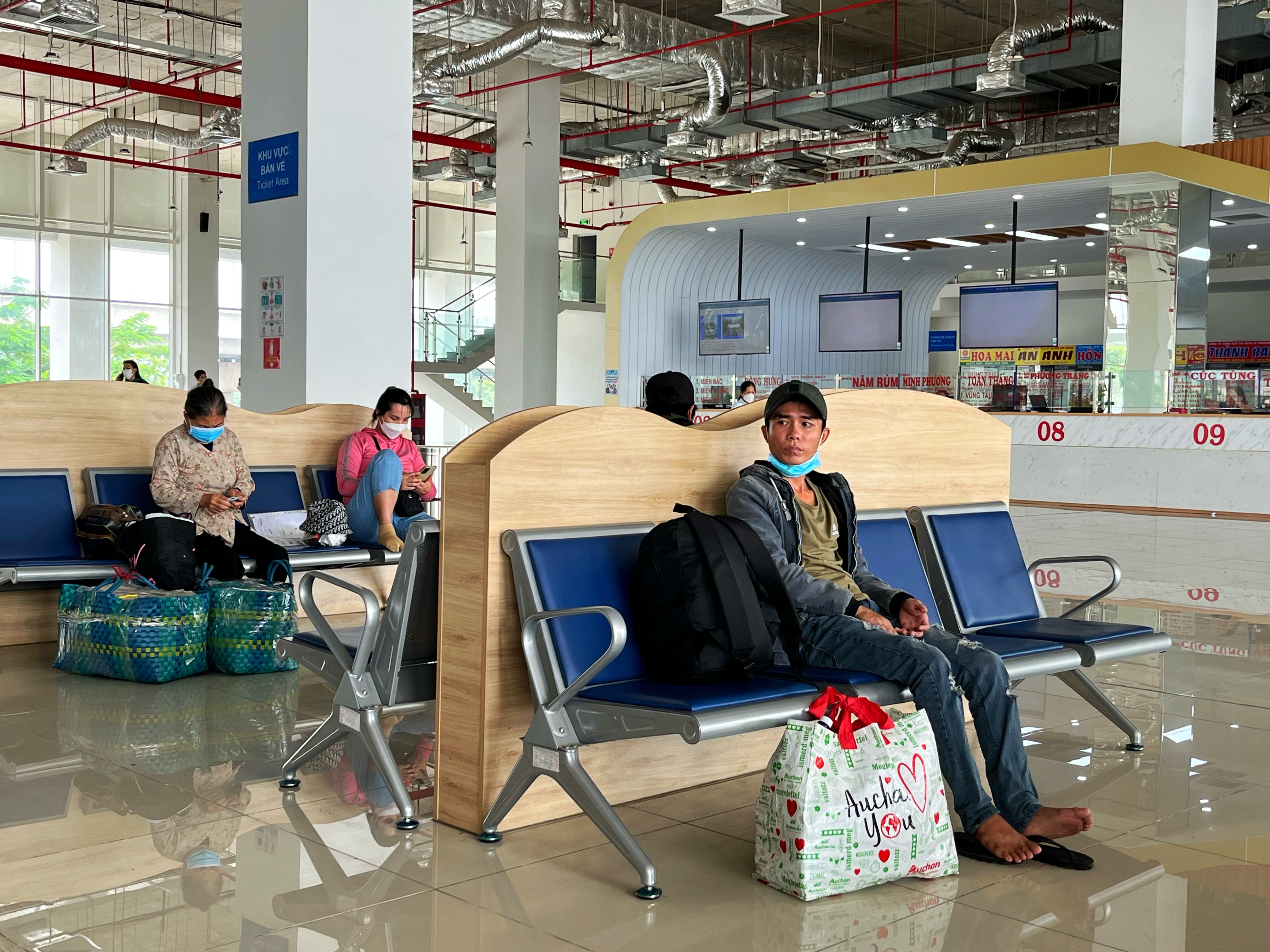 ben xe Mien Dong moi anh 2