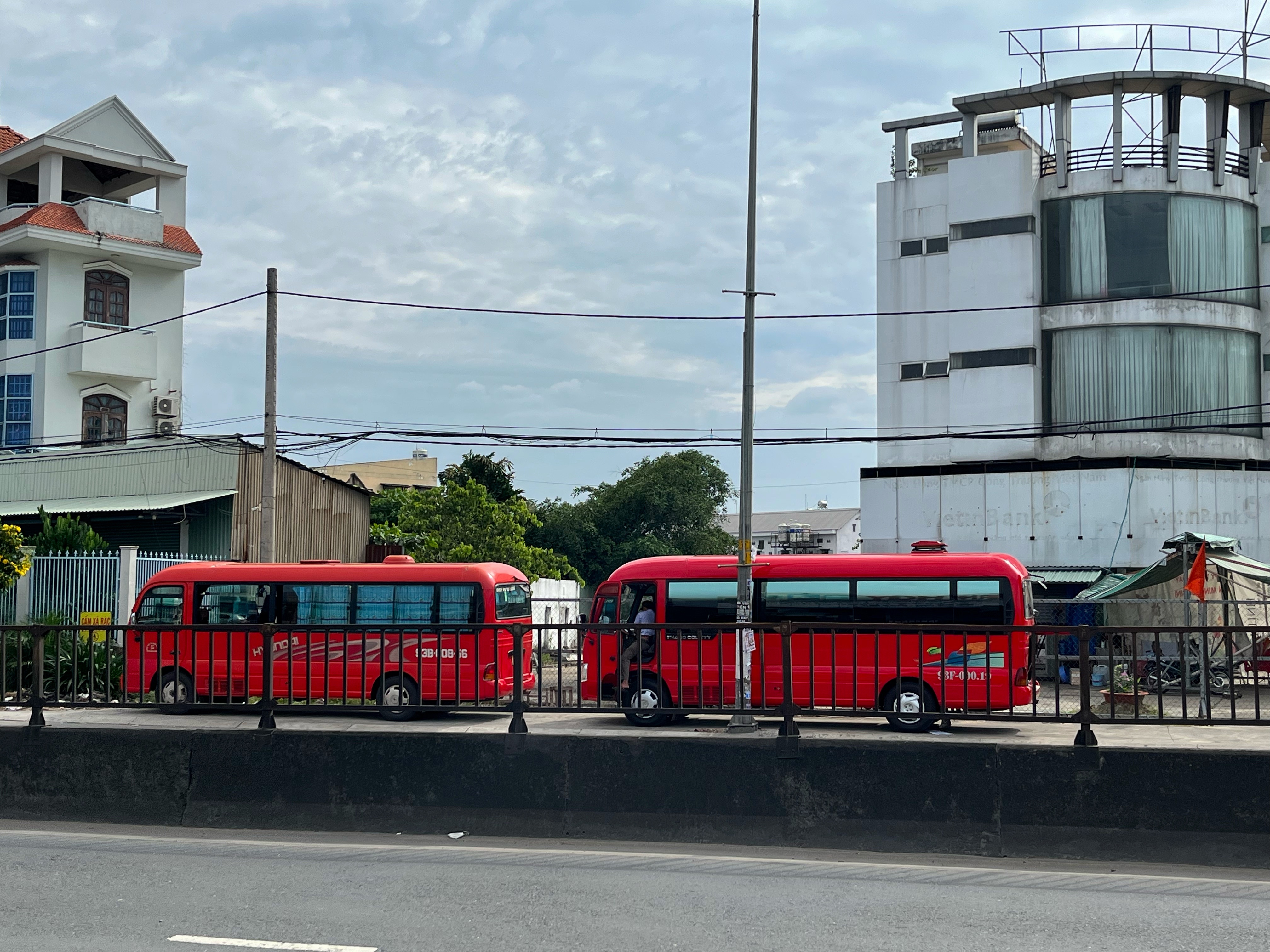 ben xe Mien Dong moi anh 2