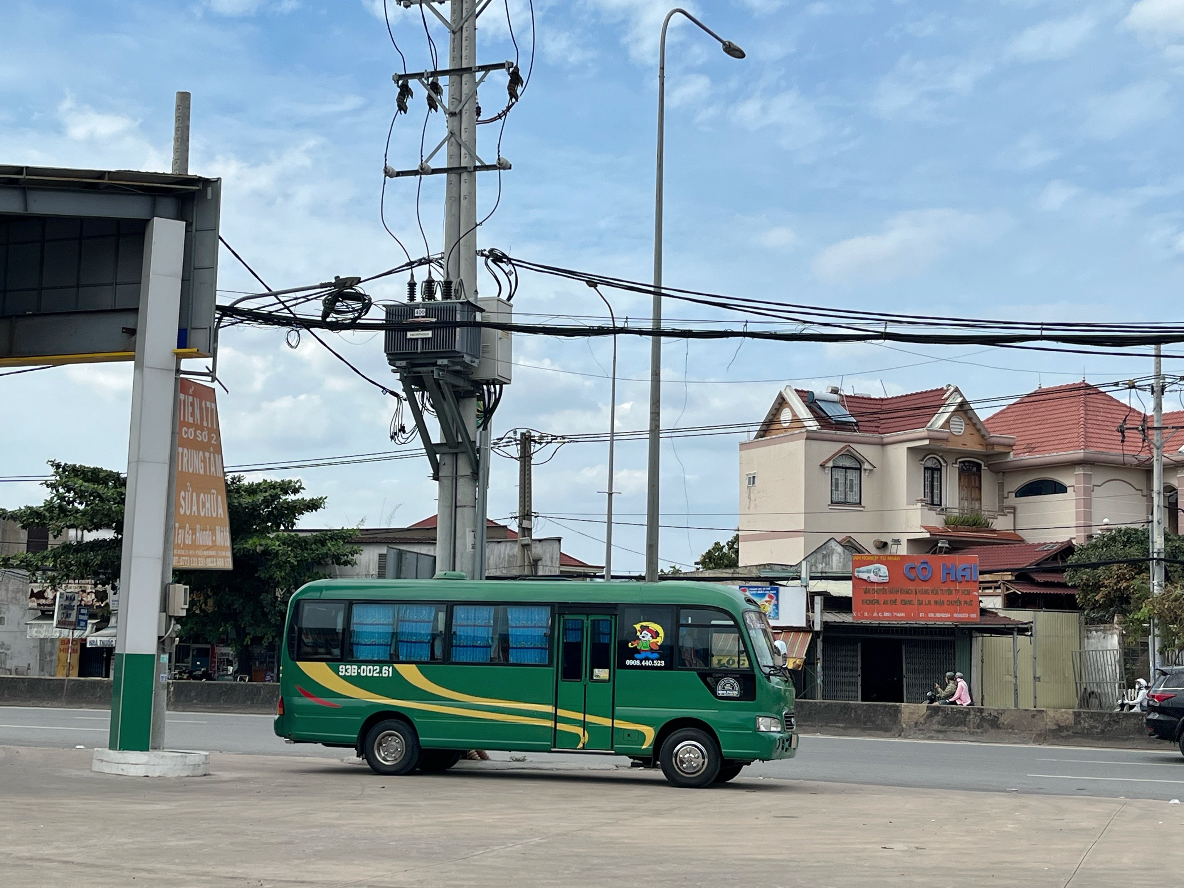 ben xe Mien Dong moi anh 1