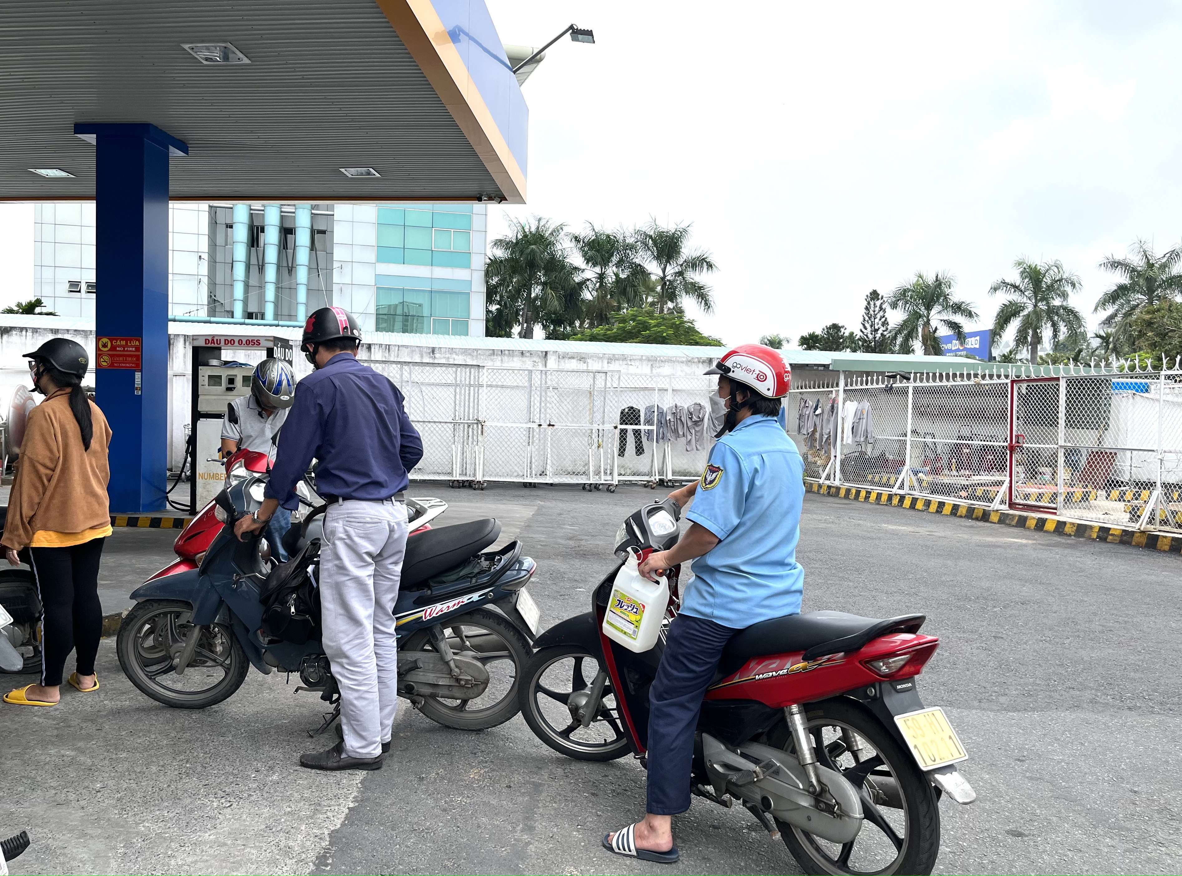 gia xang TP.HCM anh 2