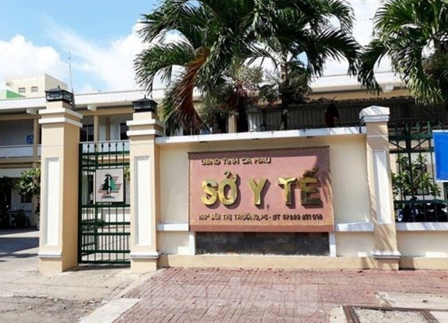 Nguyen Pho giam doc So Y te Ca Mau bi ky luat canh cao hinh anh