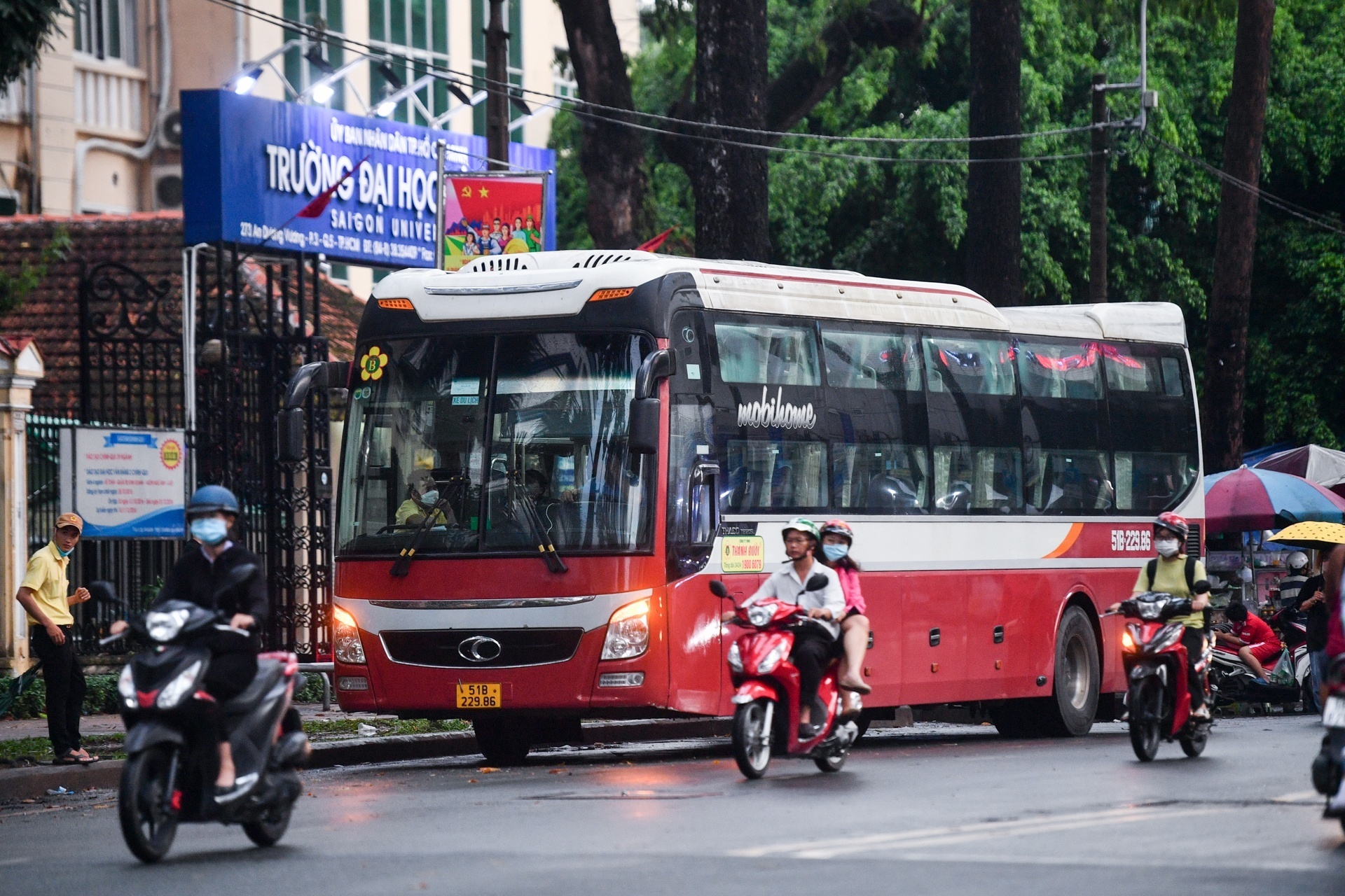 TP.HCM du kien cam xe khach giuong nam vao noi do truoc Tet Nguyen dan hinh anh