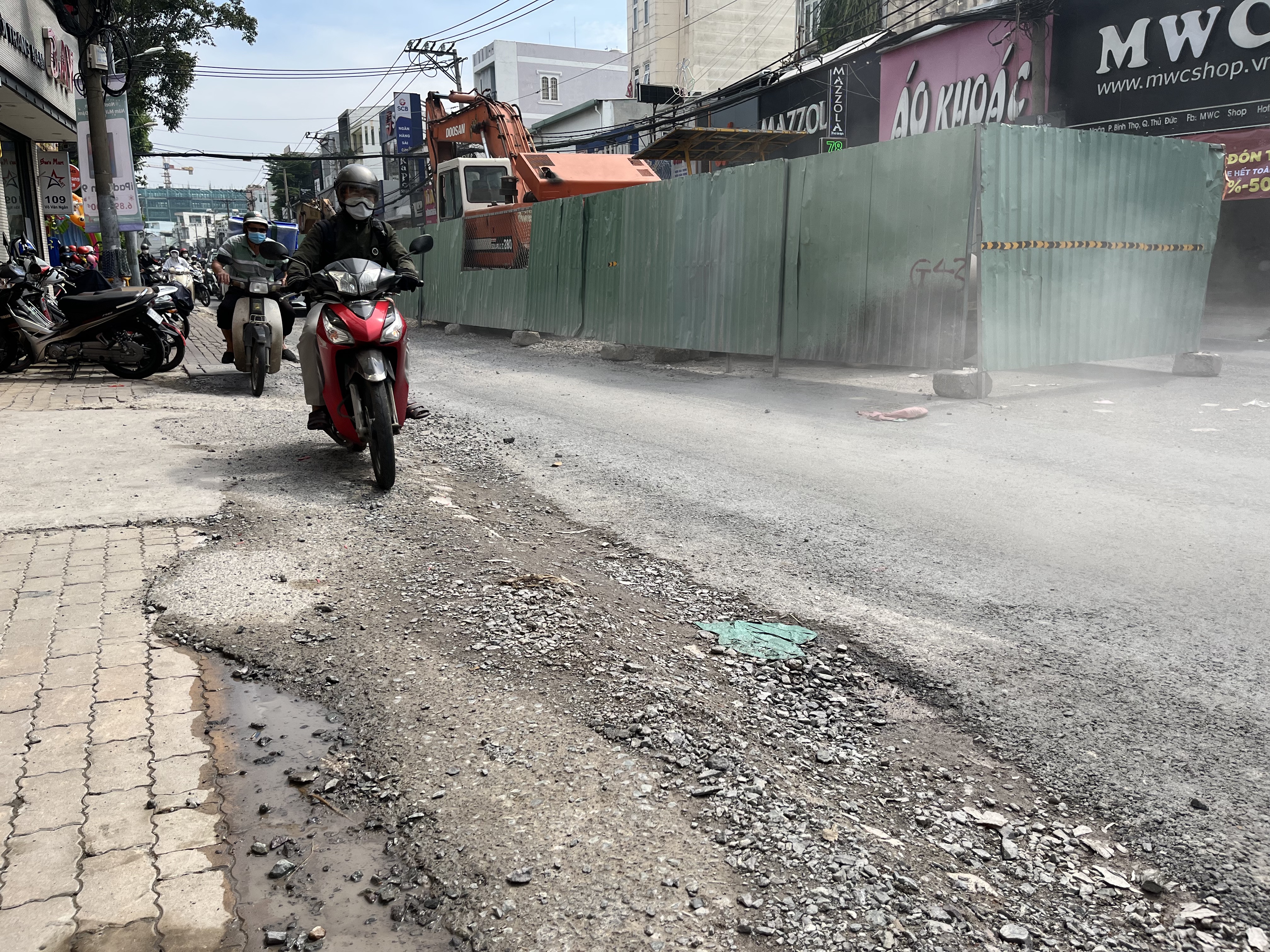 Cong trinh rao chan TP.HCM anh 2