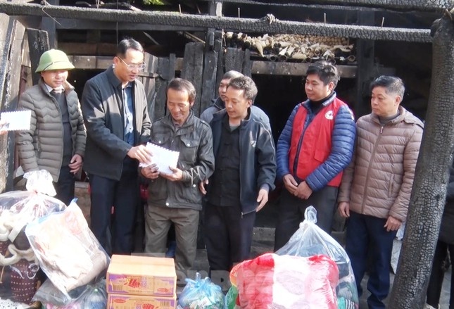 cu ba chet chay anh 1