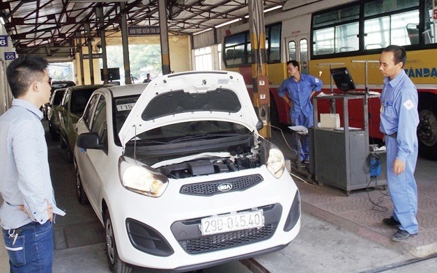 Ha Noi yeu cau kiem tra, chan chinh hoat dong cac trung tam dang kiem hinh anh