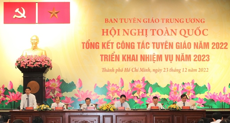 The hien vai tro di truoc mo duong, di cung thuc hien, di sau tong ket hinh anh