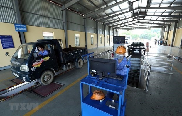 Co hien tuong trung tam dang kiem han che nhan xe den kiem dinh hinh anh