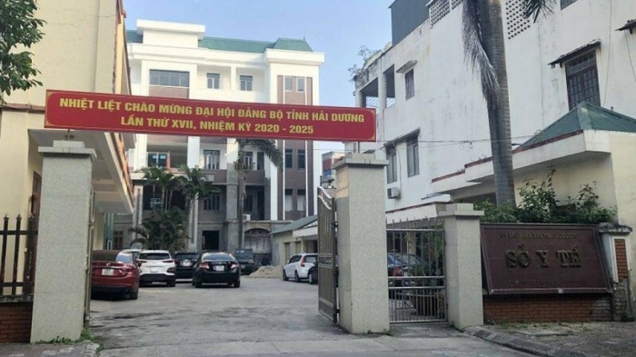 Pho giam doc So Y te Hai Duong bi ky luat khien trach hinh anh