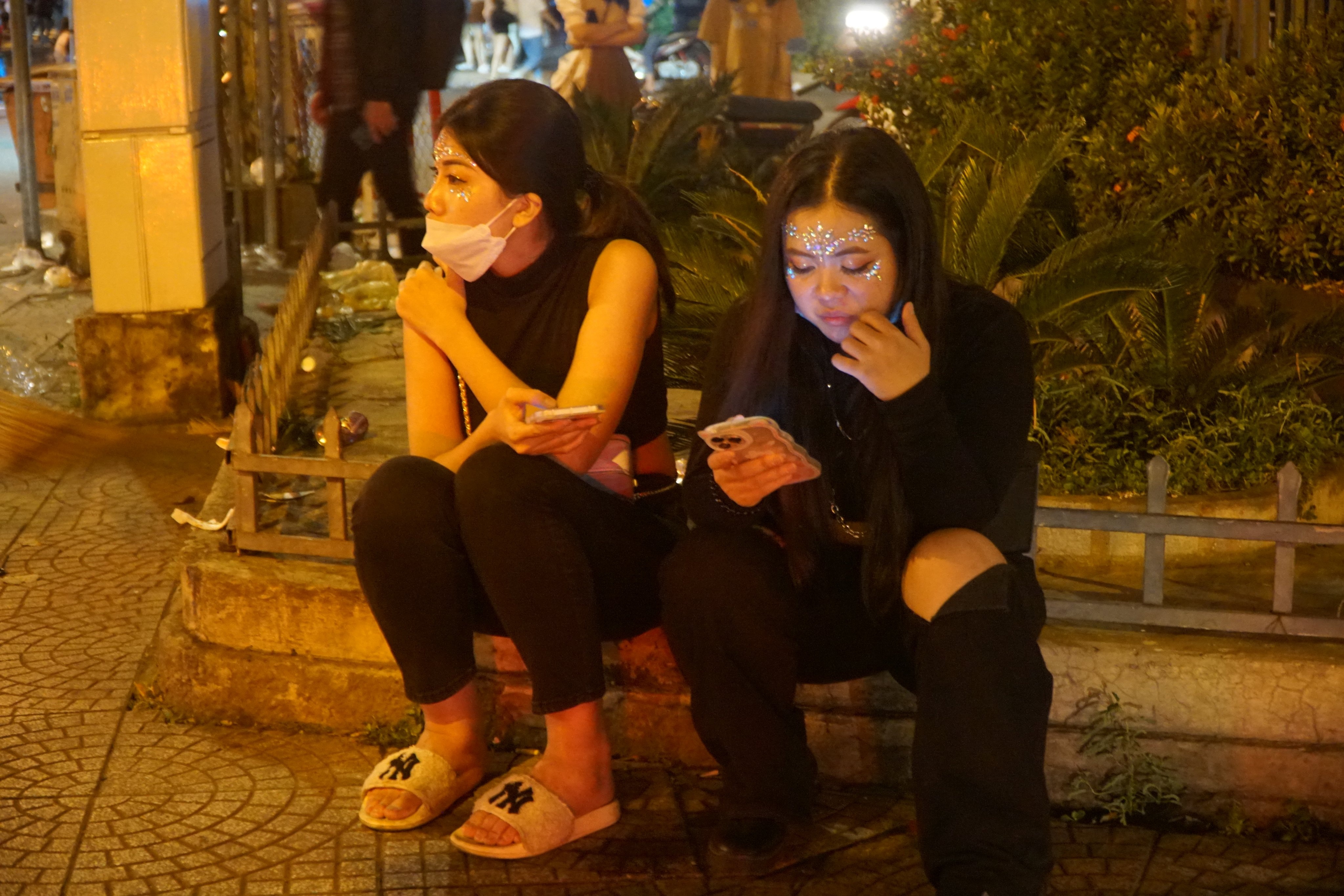 Tai xe tat ung dung, nguoi dan vat vo 2h sang khong dat duoc xe ve nha hinh anh