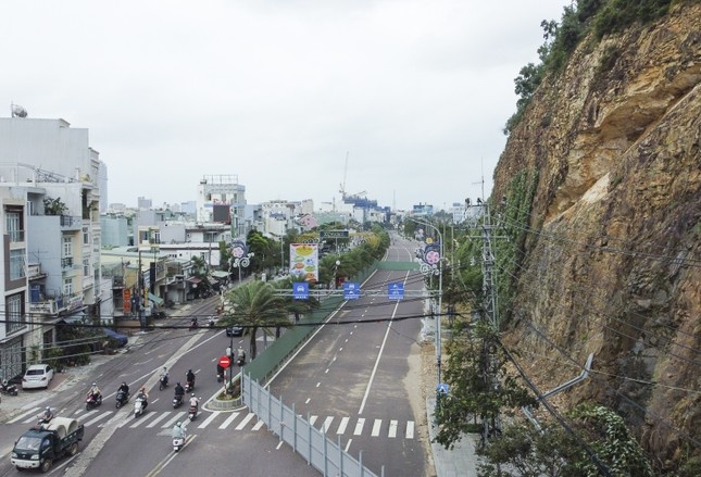 sat lo nui Binh Dinh anh 1