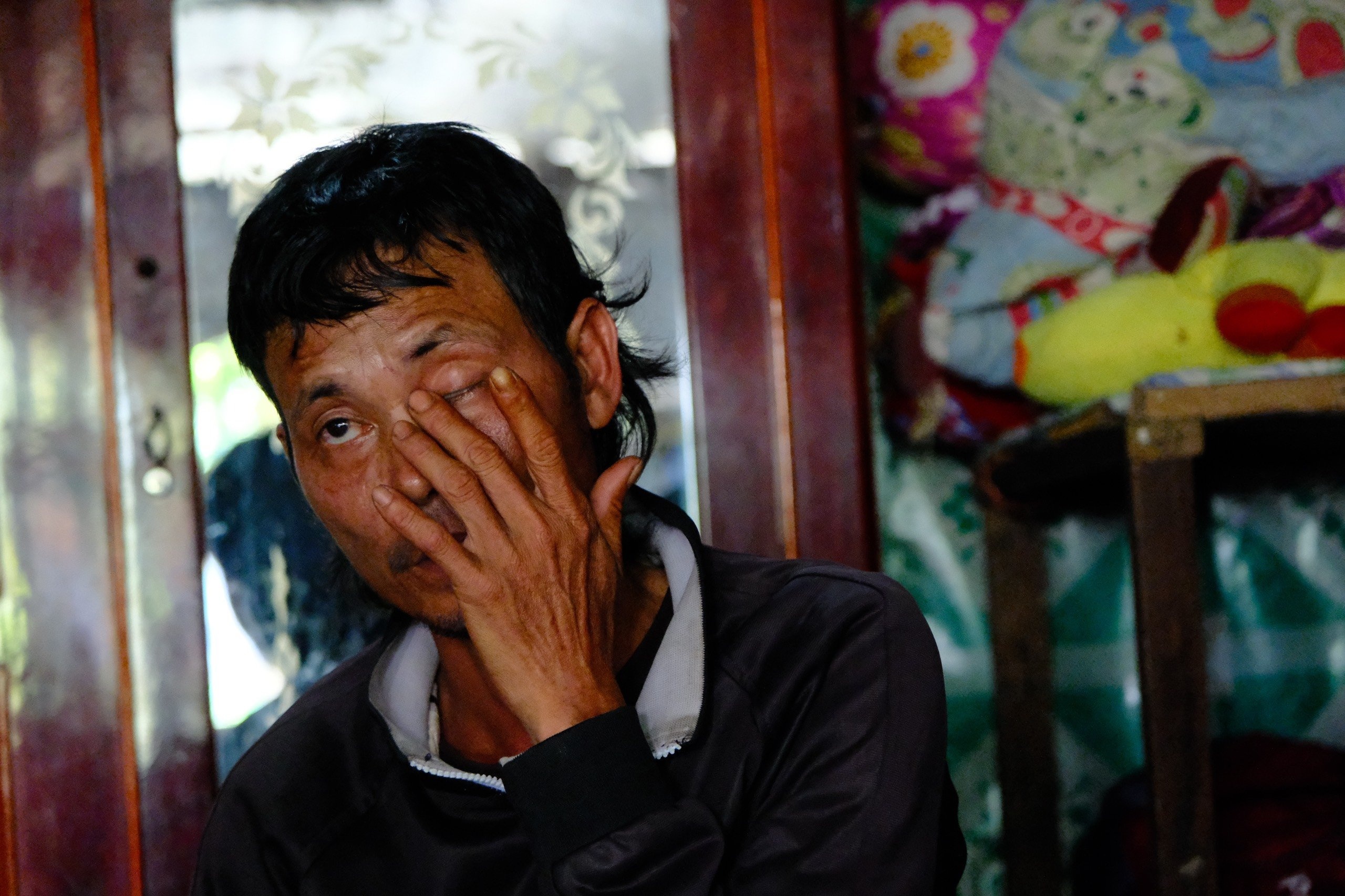 Gia dinh cho dua be trai 10 tuoi ve an tang hinh anh