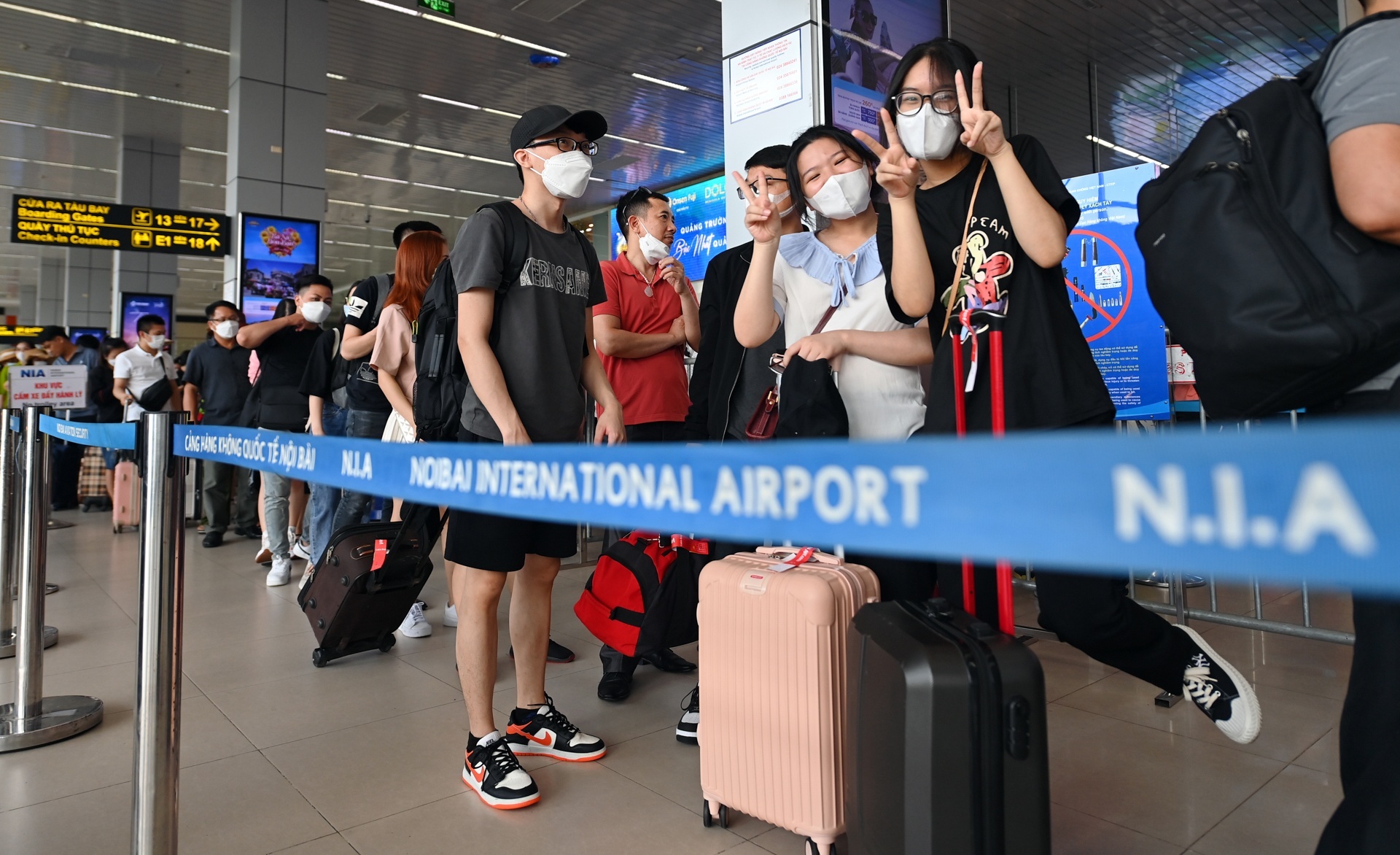 De nghi tang xe buyt den san bay phuc vu khach bay dem dip Tet hinh anh