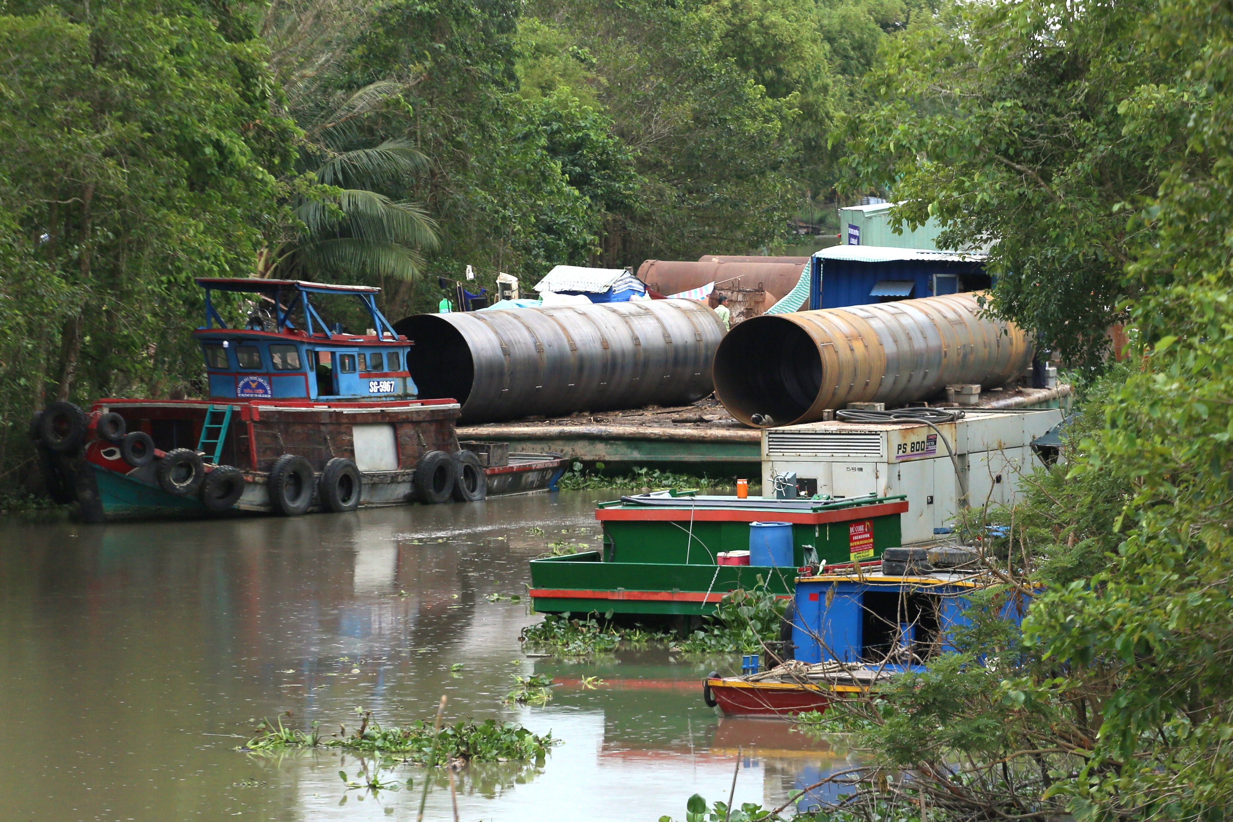 Cau 80 tan gap truc trac khi dao dat keo coc be tong co be trai hinh anh