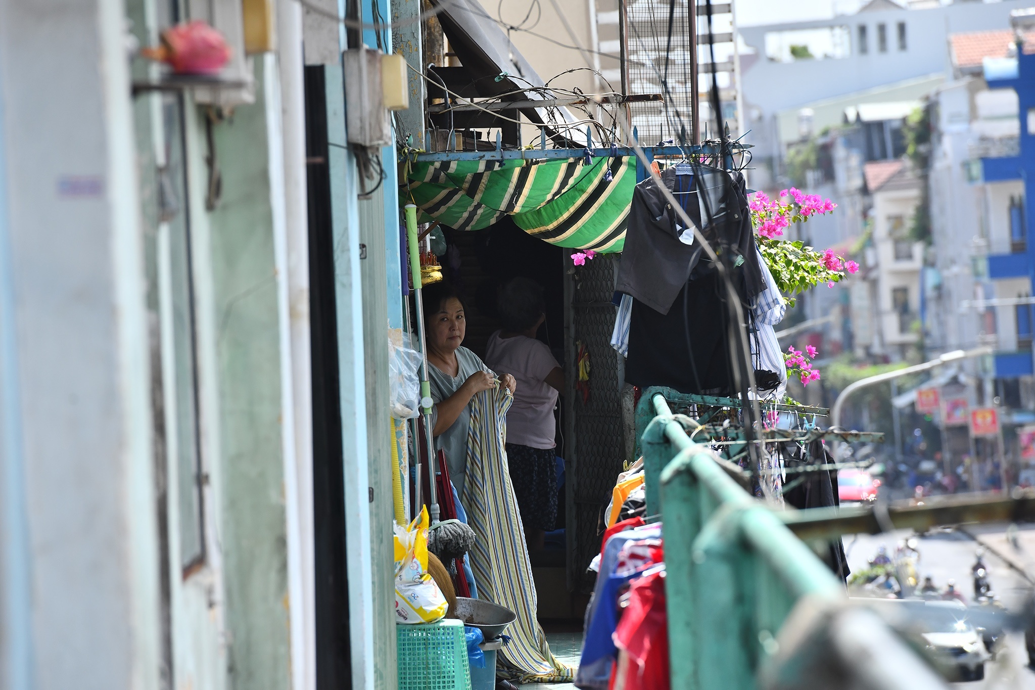 Cuoc song nguoi dan khi chuan bi roi chung cu co nguy co sap o TP.HCM hinh anh