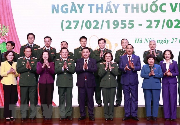 Chu tich Quoc hoi du ky niem 68 nam Ngay Thay thuoc Viet Nam hinh anh