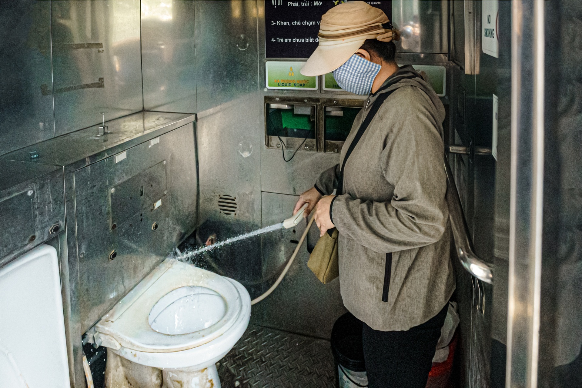 nha ve sinh TP.HCM anh 2