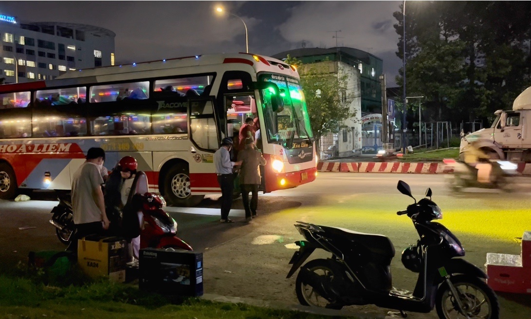 Bo GTVT thong nhat nhieu de xuat giai quyet xe du, ben coc cua TP.HCM hinh anh