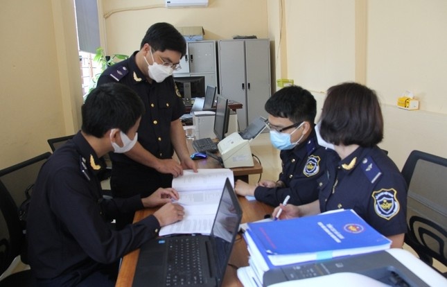 60 giam doc doanh nghiep bi tam hoan xuat canh hinh anh