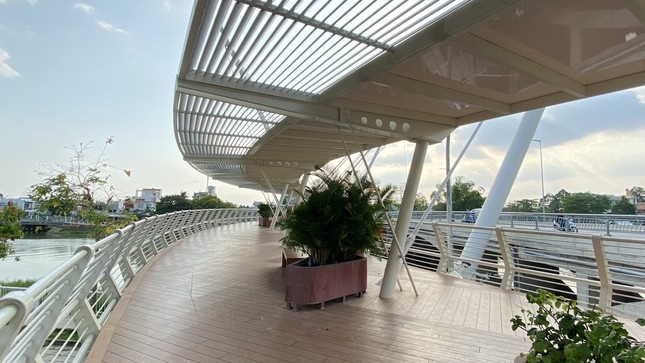 Huy dong 400 nguoi thu tai cau Nguyen Thai Hoc de xac minh vi pham hinh anh