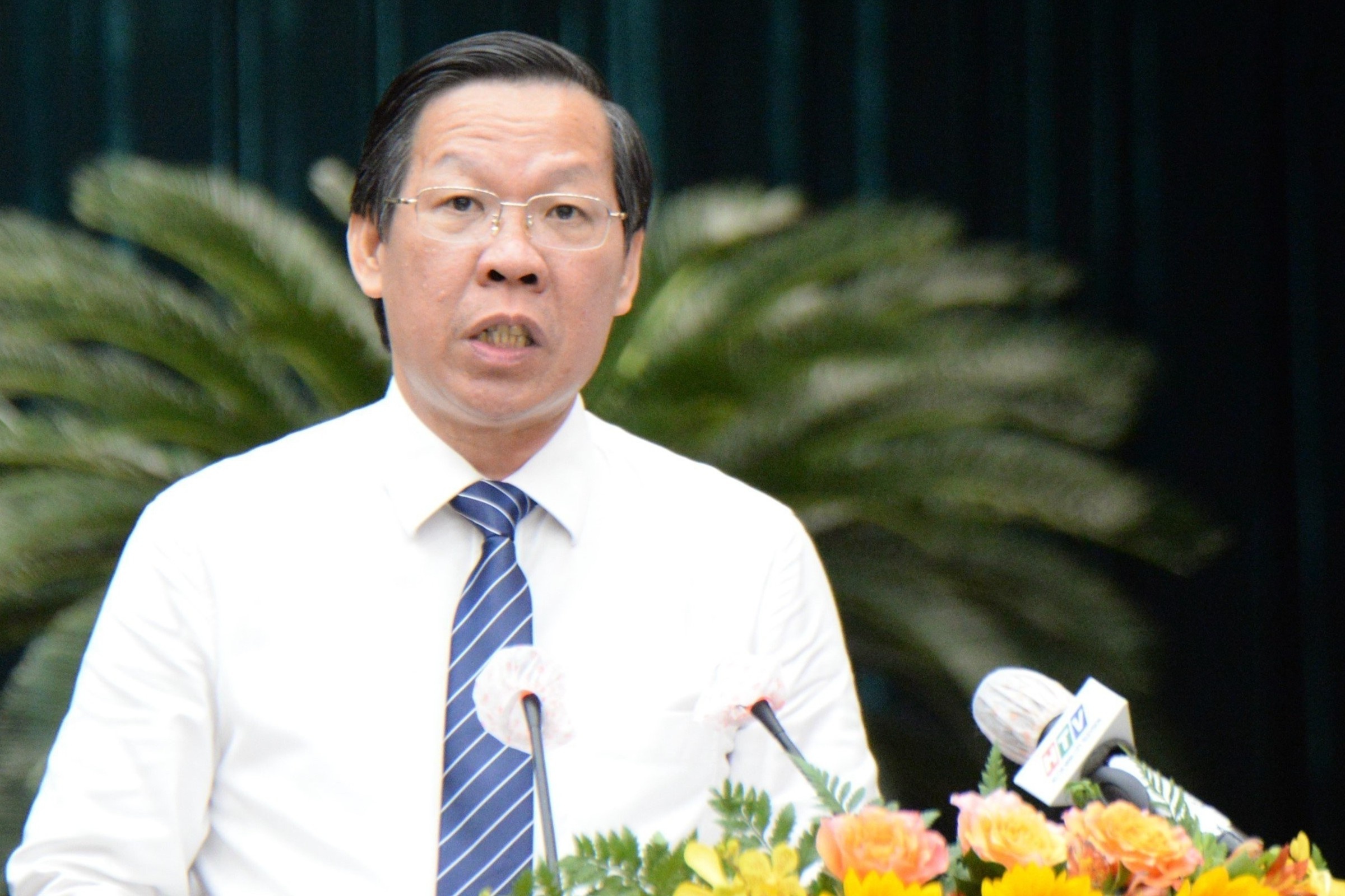 HDND TP.HCM hop xem xet nhieu du an ha tang, y te quan trong hinh anh