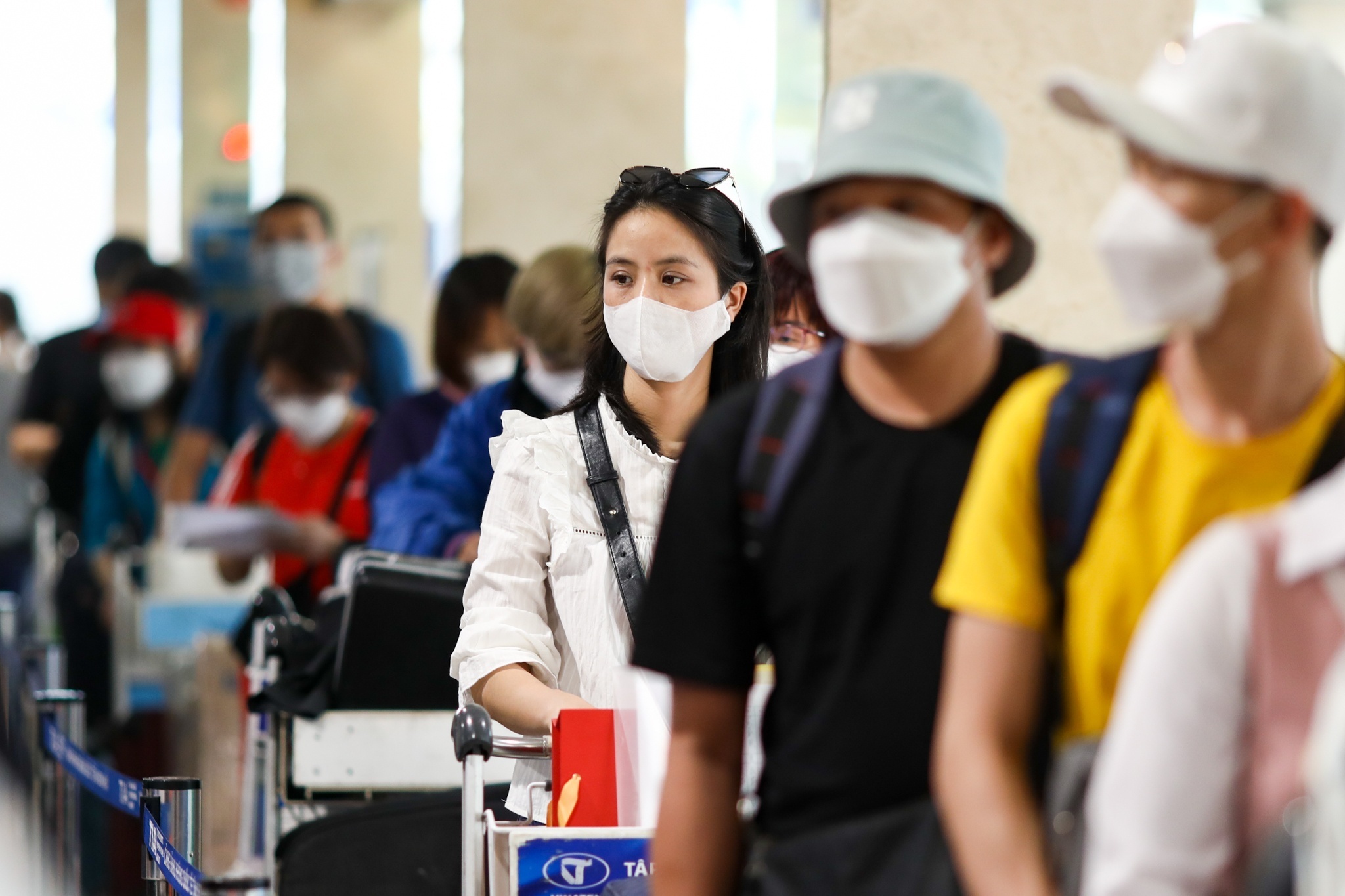 San bay Noi Bai du kien don 96.000 luot khach ngay cao diem dip 30/4 hinh anh