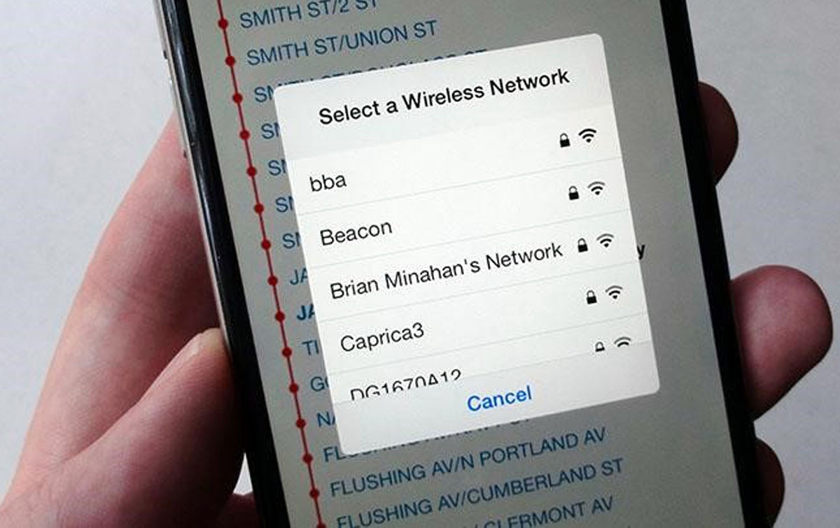 Nguy co mat tien khi chuyen khoan bang WiFi cong cong hinh anh