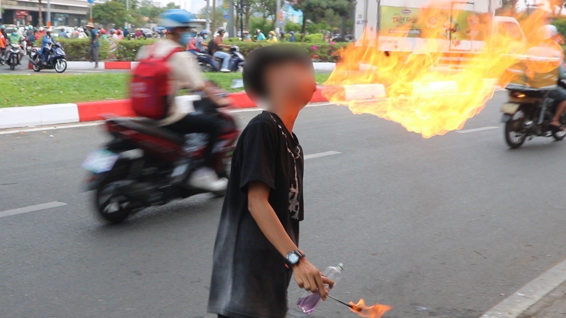 tre em mua lua anh 2