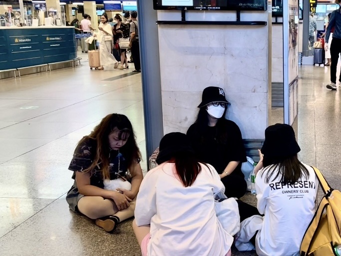 Nhieu chuyen bay TP.HCM - Ha Noi bi doi gio cat canh hinh anh