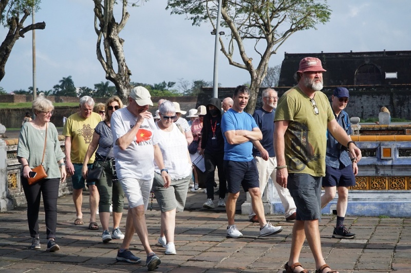 Nhieu du khach dinh chieu lua dao khach san giam gia sau dip le hinh anh