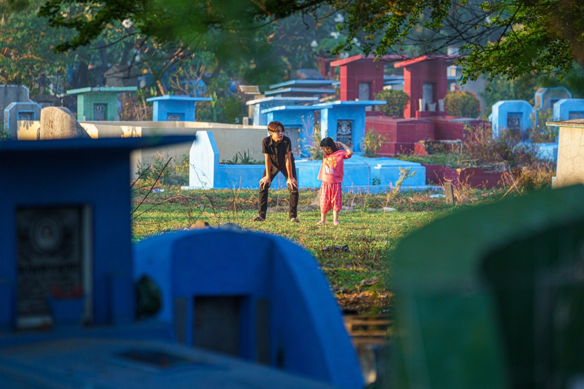 nghia trang Binh Hung Hoa anh 2