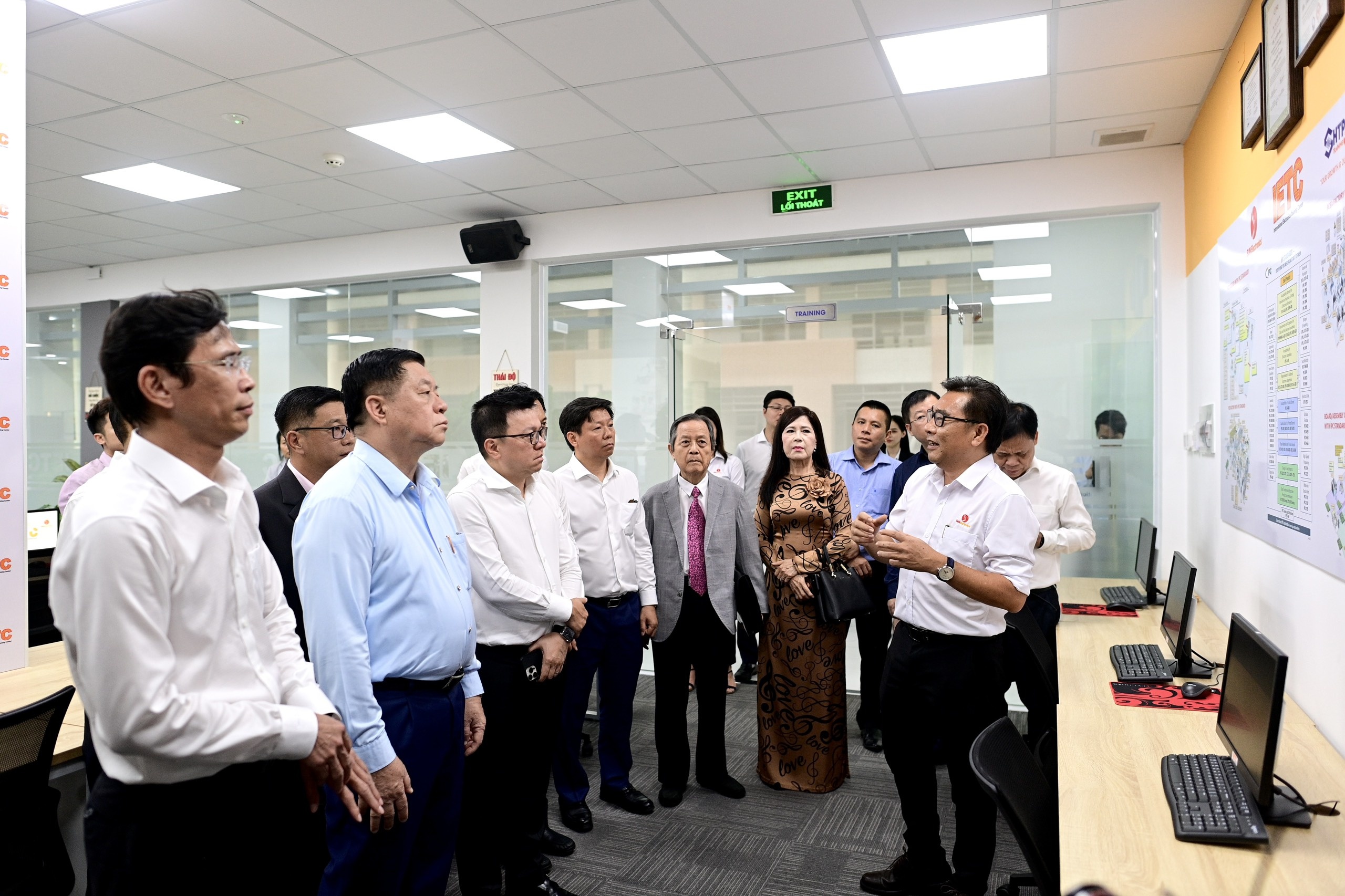 khu cong nghe cao anh 4