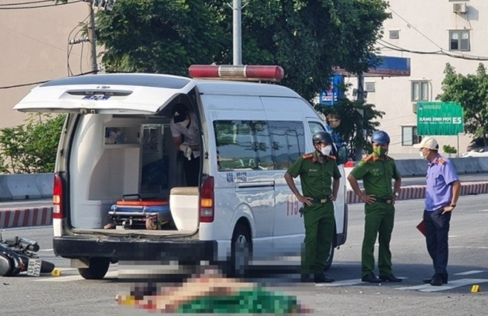 Tai nan giao thong, 1 nguoi nuoc ngoai tu vong hinh anh