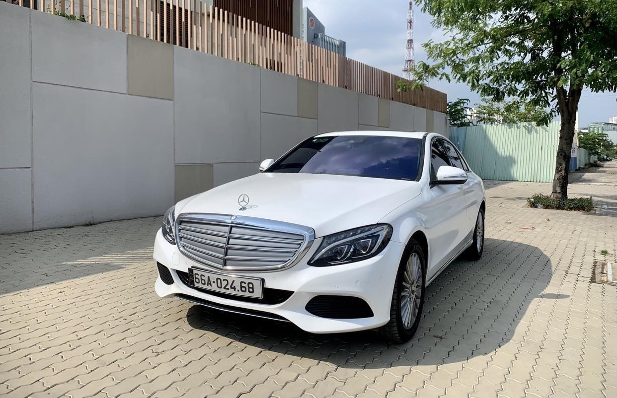 Trung tam dang kiem o TP.HCM danh rot xe Mercedes nguyen ban hinh anh