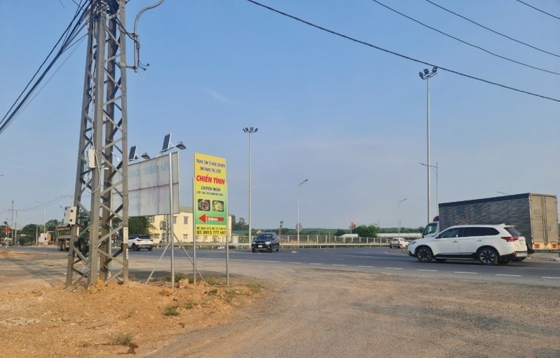 Vuong mac khi xay cau vuot quoc lo 9 tranh cao toc Van Ninh - Cam Lo hinh anh