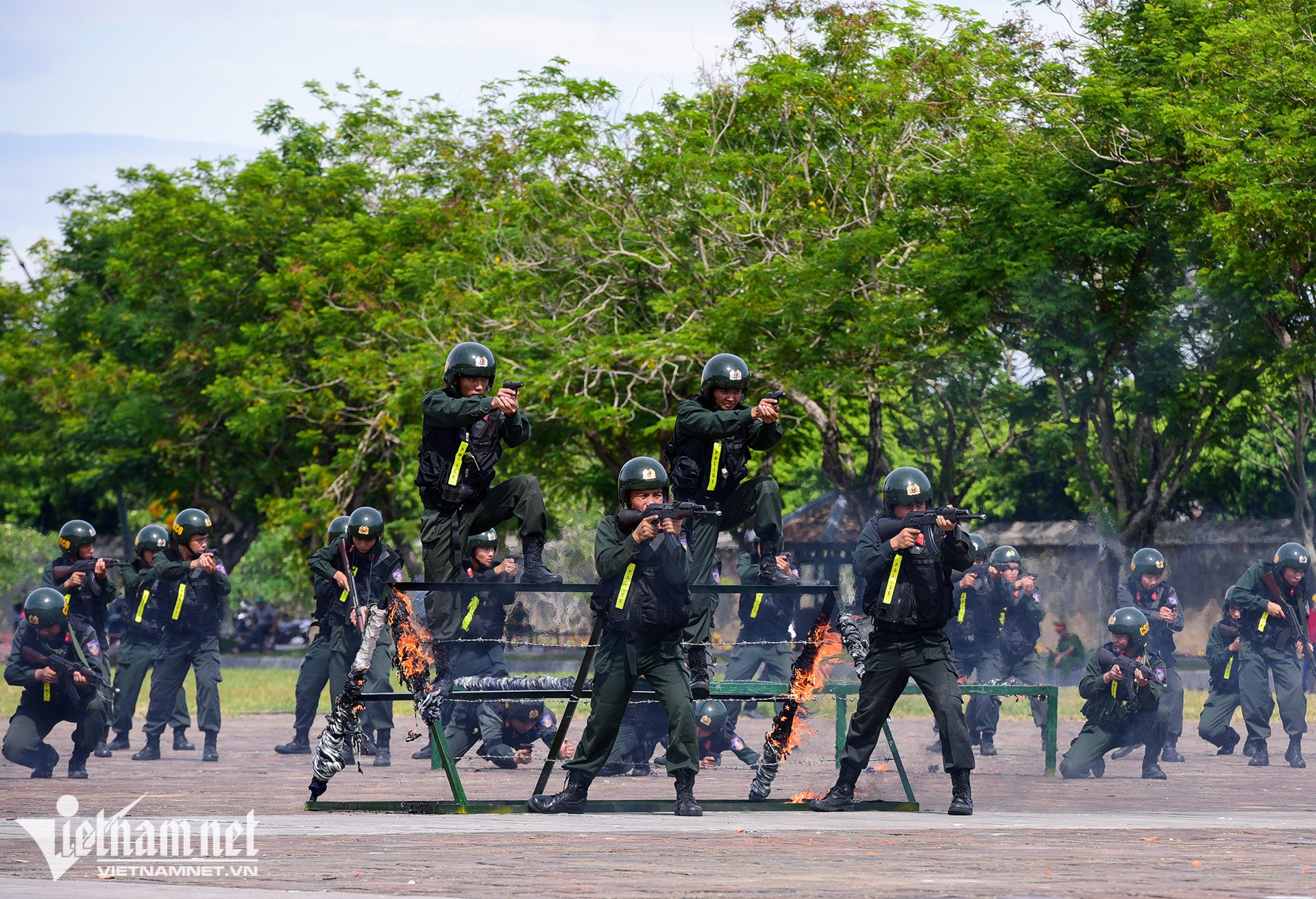 Bo truong Cong an anh 1