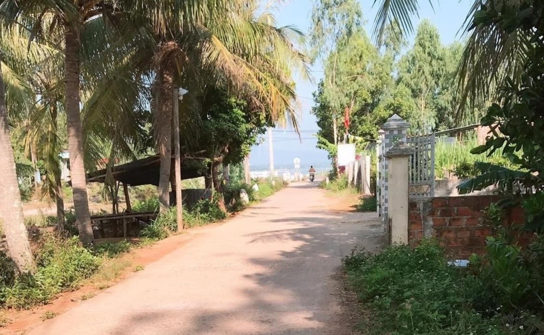 Be 4 tuoi van tay ga xe may phi vao tuong, 3 nguoi tu vong hinh anh