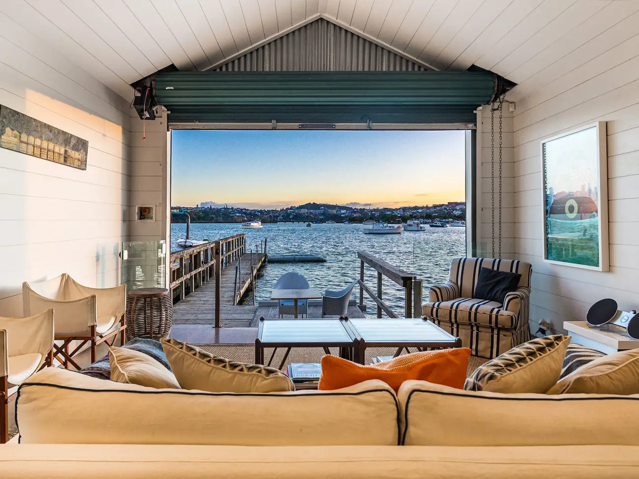 Ben trong nha thuyen trieu do o New Zealand hinh anh