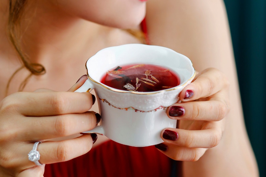 Tu lam tea blends tai nha trong thoi gian gian cach hinh anh