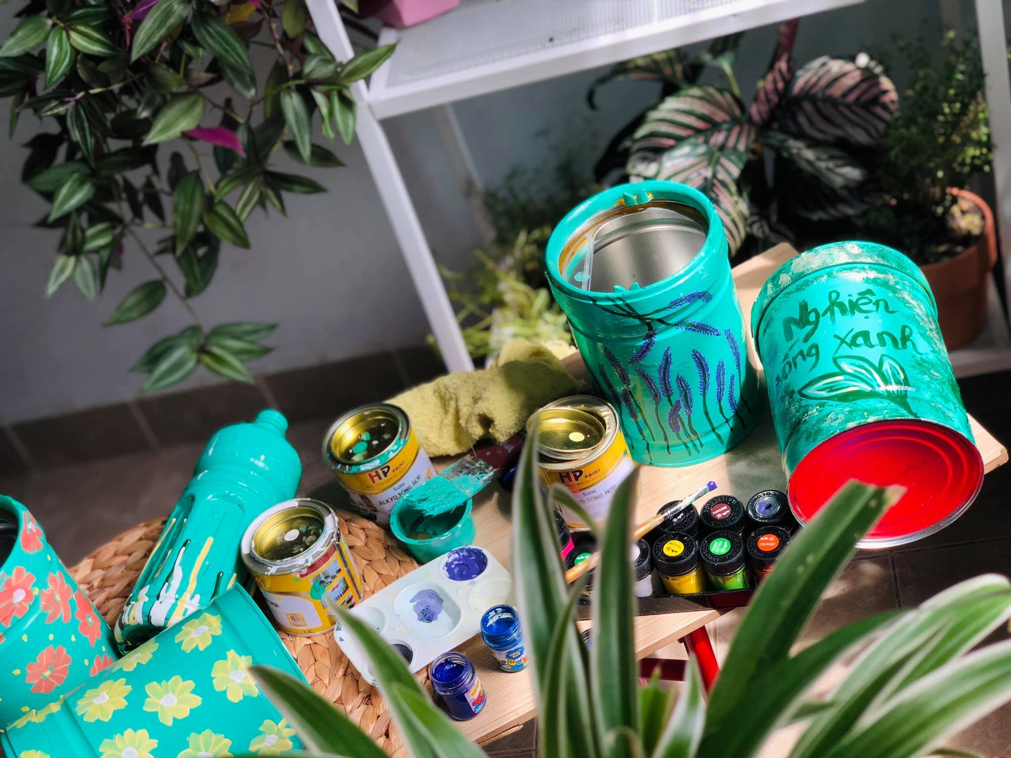 Tu lam vuon bang do dung tai che trong gian cach hinh anh