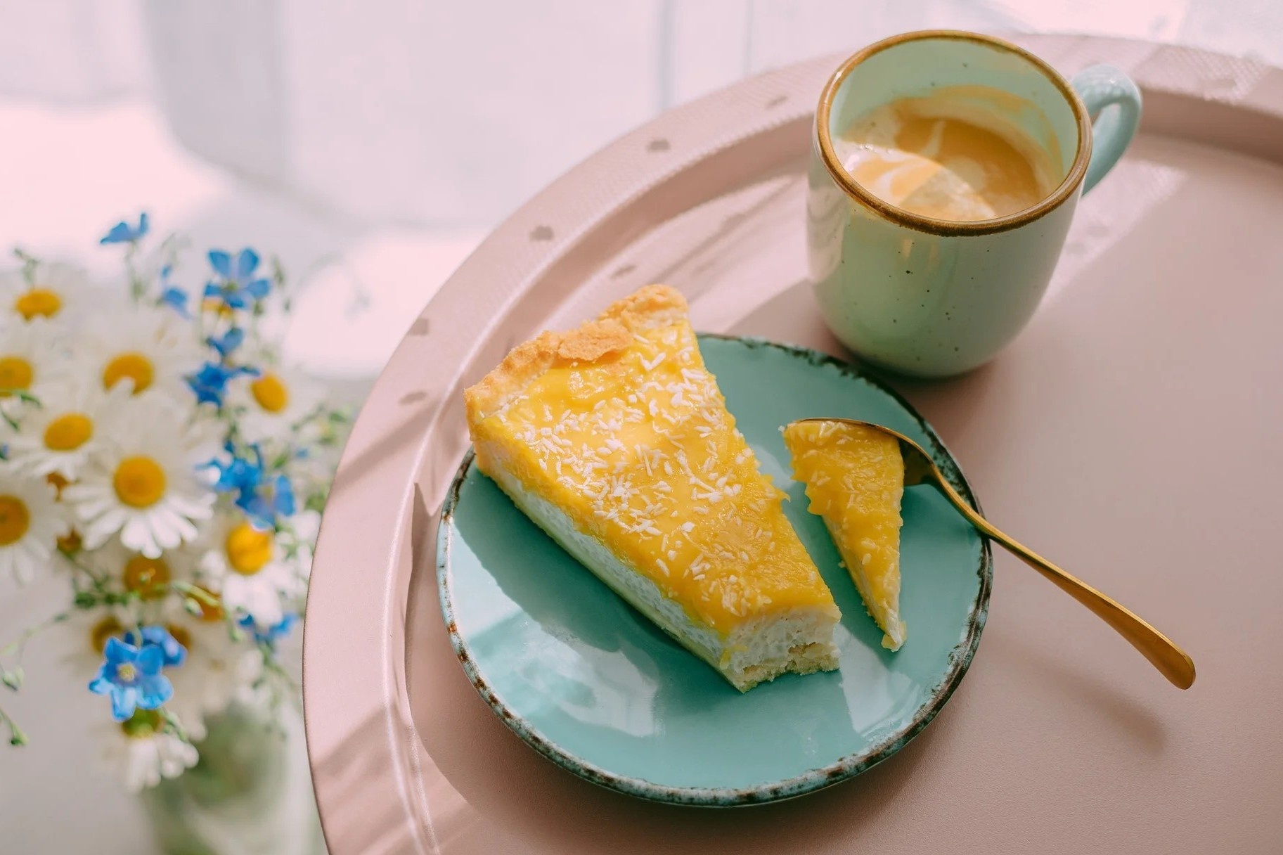 Quan ca phe banh ngot hap dan tai TP.HCM hinh anh