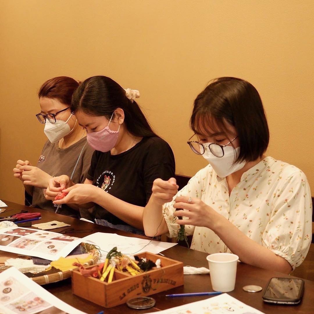 thu gian cuoi tuan tai TP.HCM,  hoat dong thu gian cuoi tuan tai TP.HCM,  di choi cuoi tuan,  cuoi tuan choi gi o TP.HCM,  theu tay,  trien lam anh,  quan chay phong cach Nhat Ban anh 3