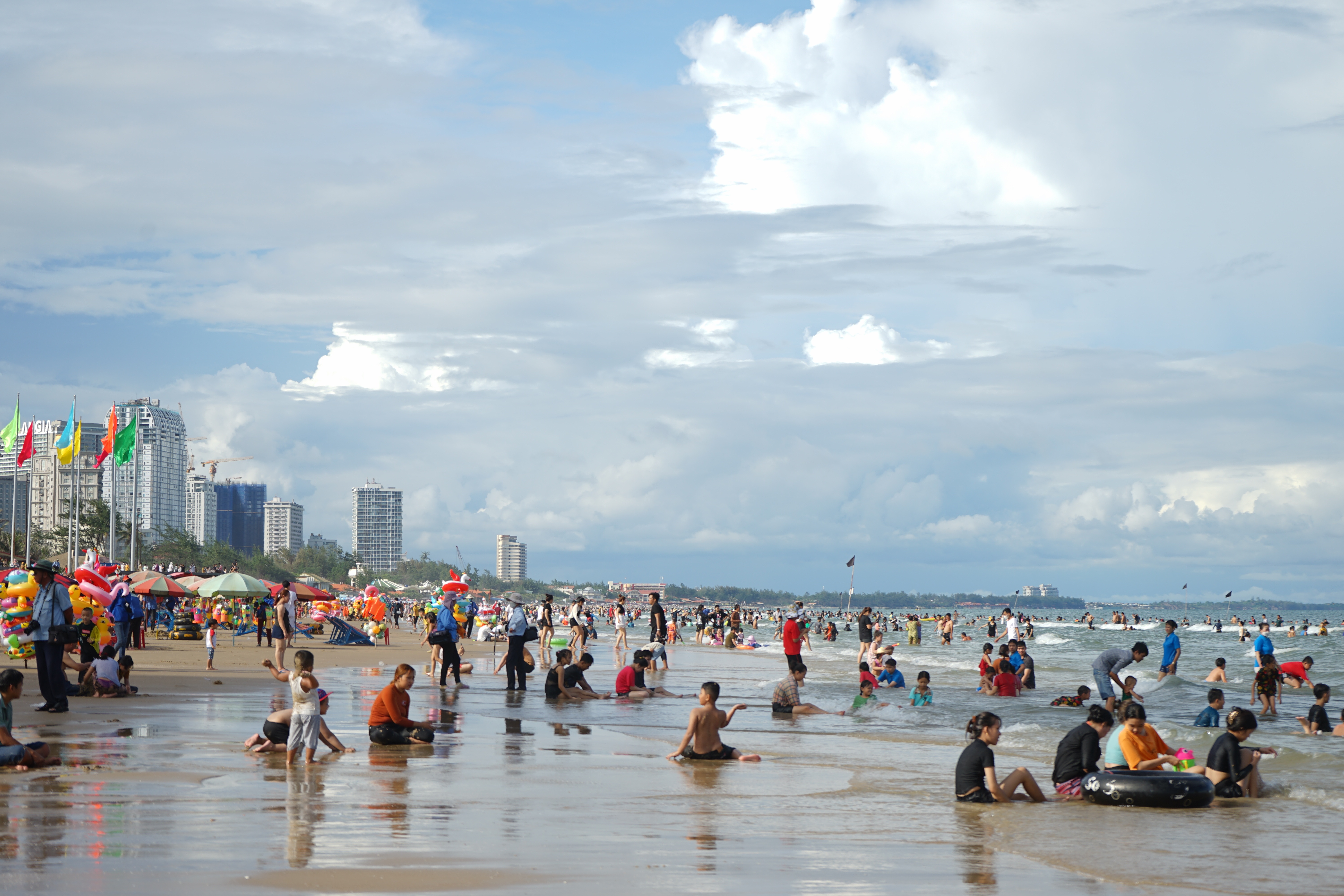 du lich Vung Tau,  du lich Vung Tau ngay 30/4,  nghi le 30/4-1/5,  bai bien Vung Tau anh 1