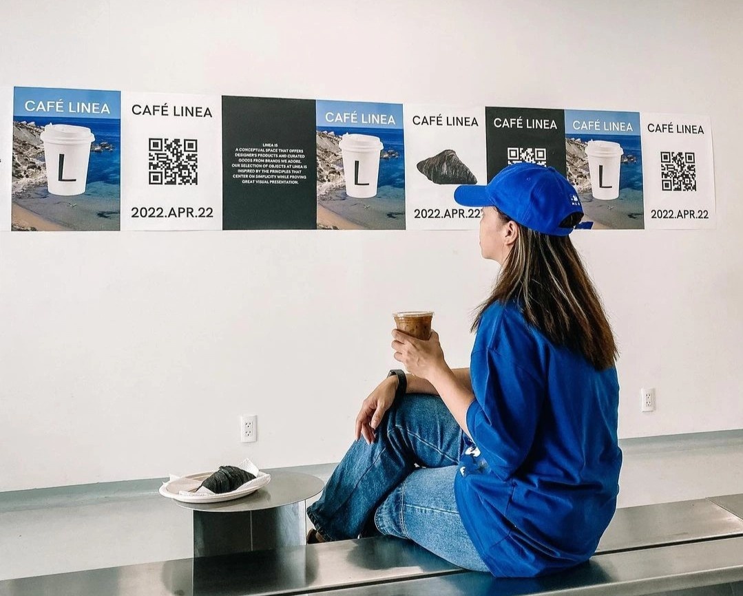 Quan ca phe thiet ke nhu khong gian trien lam tai TP.HCM hinh anh