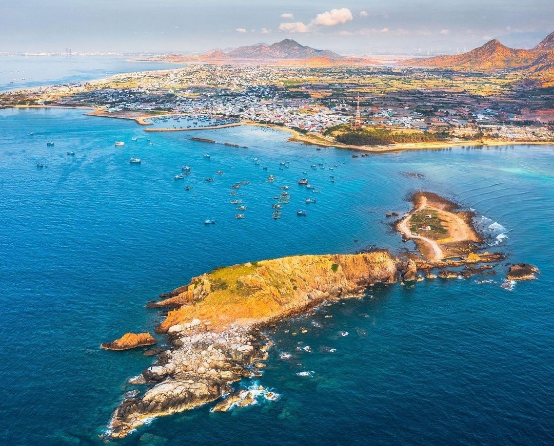 tro choi cam giac manh,  tro choi cam giac manh o Ninh Thuan,  du lich Ninh Thuan,  dua xe dia hinh tren cat,  luot van dieu,  motor nuoc anh 1