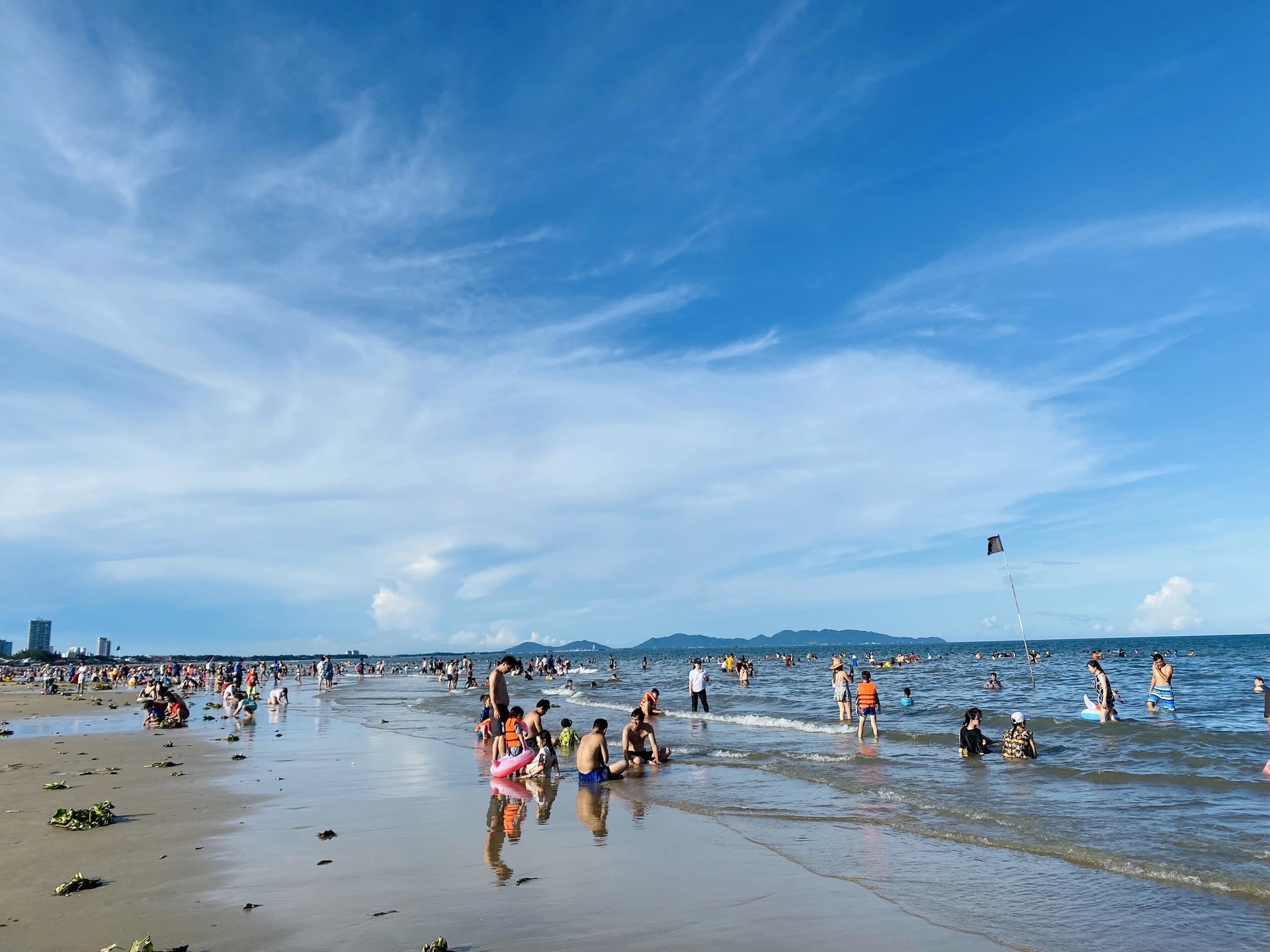 du lich Vung Tau,  Vung Tau vang khach,  bien Vung Tau khong dong duc anh 2